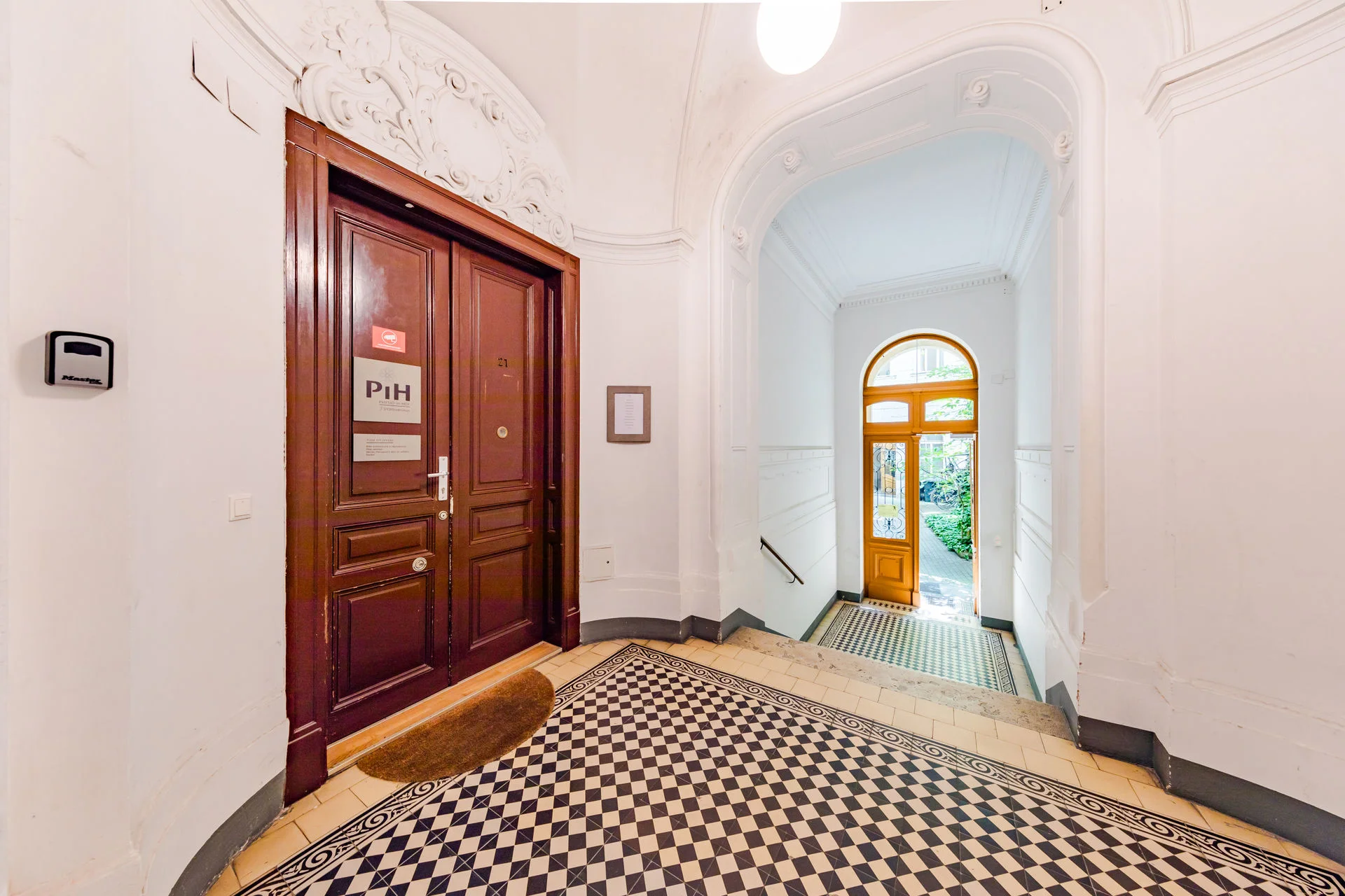 Eingang Physiotherapieordination Sportordination Wien: Kundenreferenz SEO-Agentur LL-Marketing